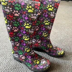 Ladies pawprints rain boots size 6